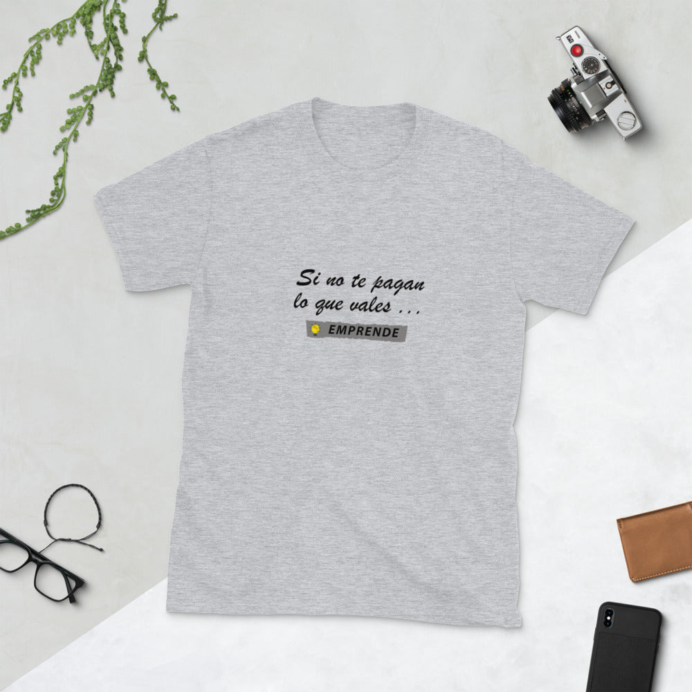 Si no te pagan lo que vales EMPRENDE Unisex T-Shirt
