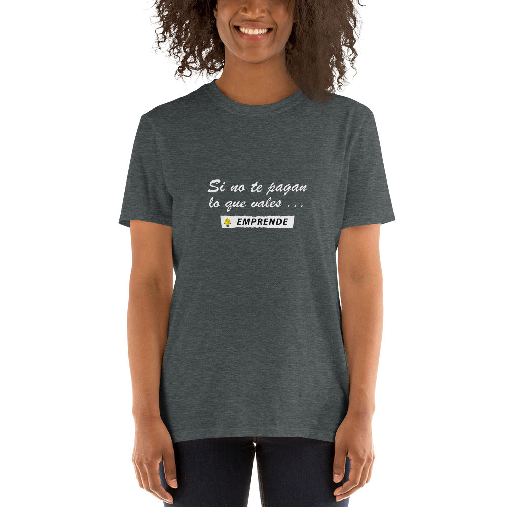 Si no te pagan lo que vales EMPRENDE Unisex T-Shirt