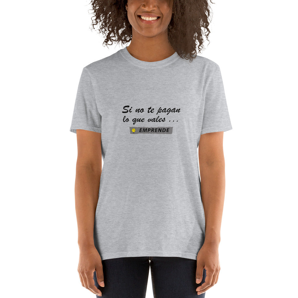 Si no te pagan lo que vales EMPRENDE Unisex T-Shirt