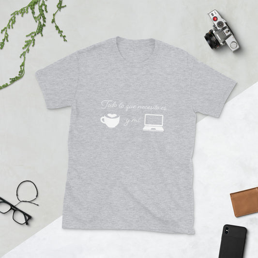 Todo lo que necesito es cafe y mi laptop Unisex T-Shirt